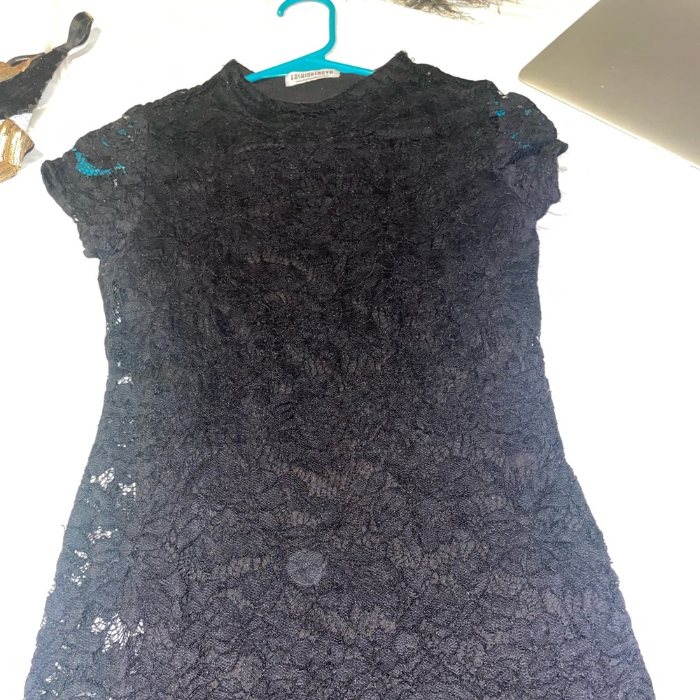 Body-con lace dress
